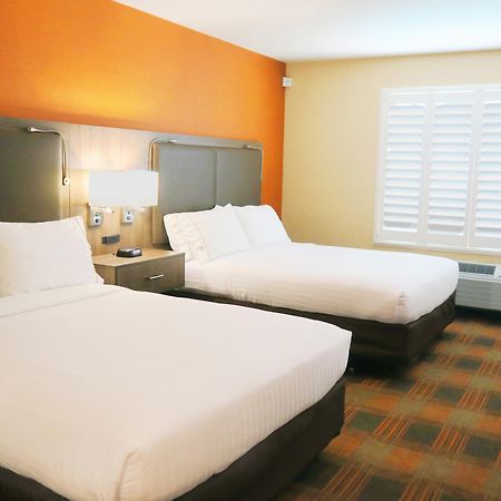 Holiday Inn Express & Suites Elk Grove Central - Hwy 99 By Ihg Eksteriør billede