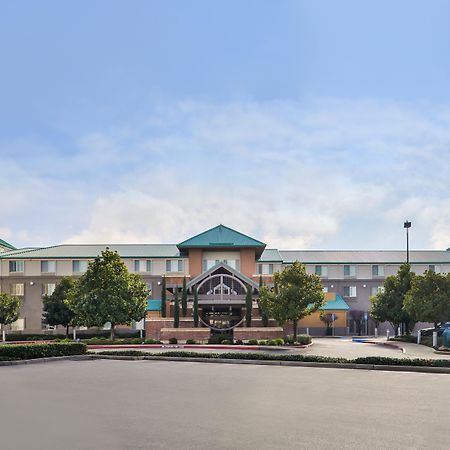 Holiday Inn Express & Suites Elk Grove Central - Hwy 99 By Ihg Eksteriør billede