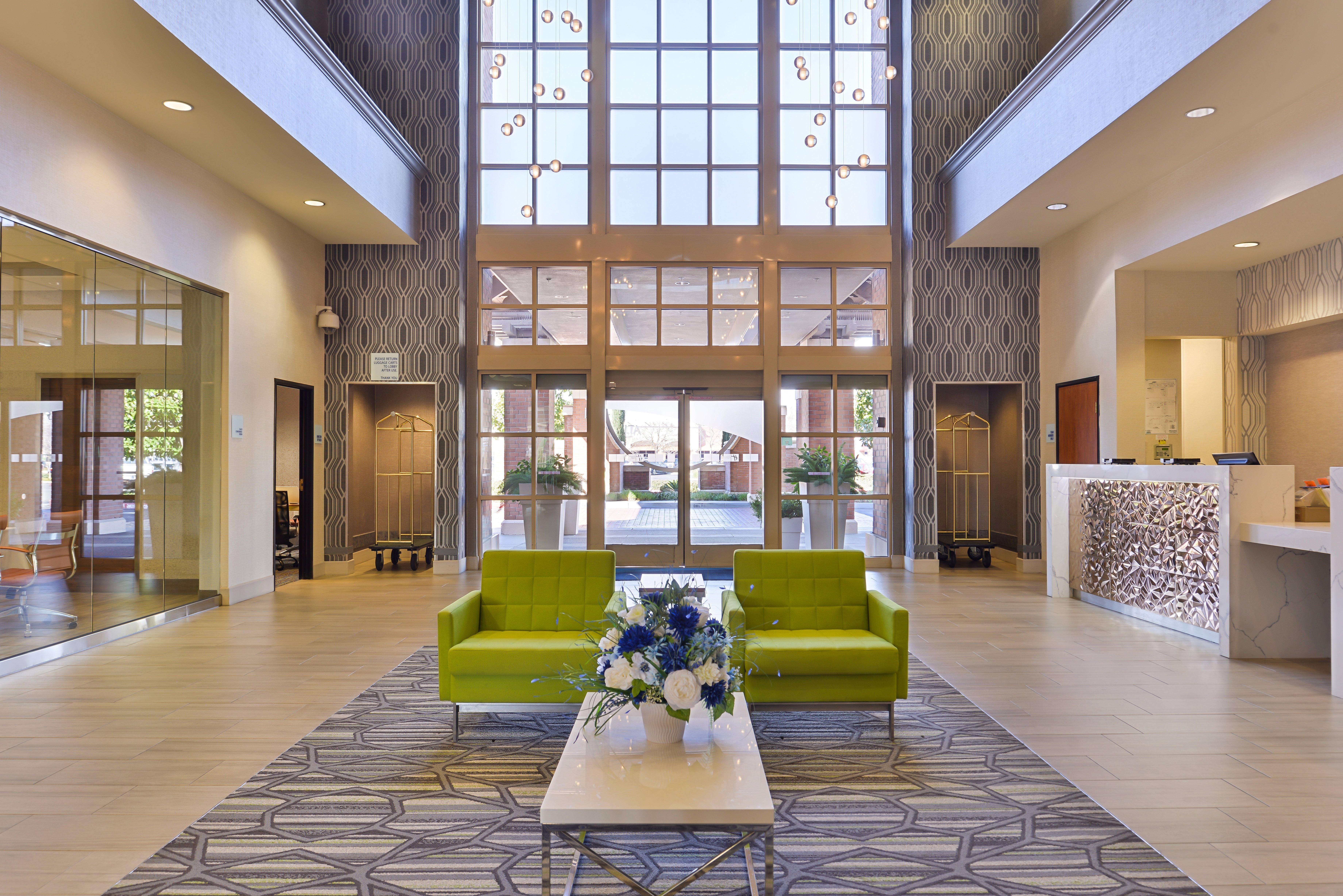 Holiday Inn Express & Suites Elk Grove Central - Hwy 99 By Ihg Eksteriør billede