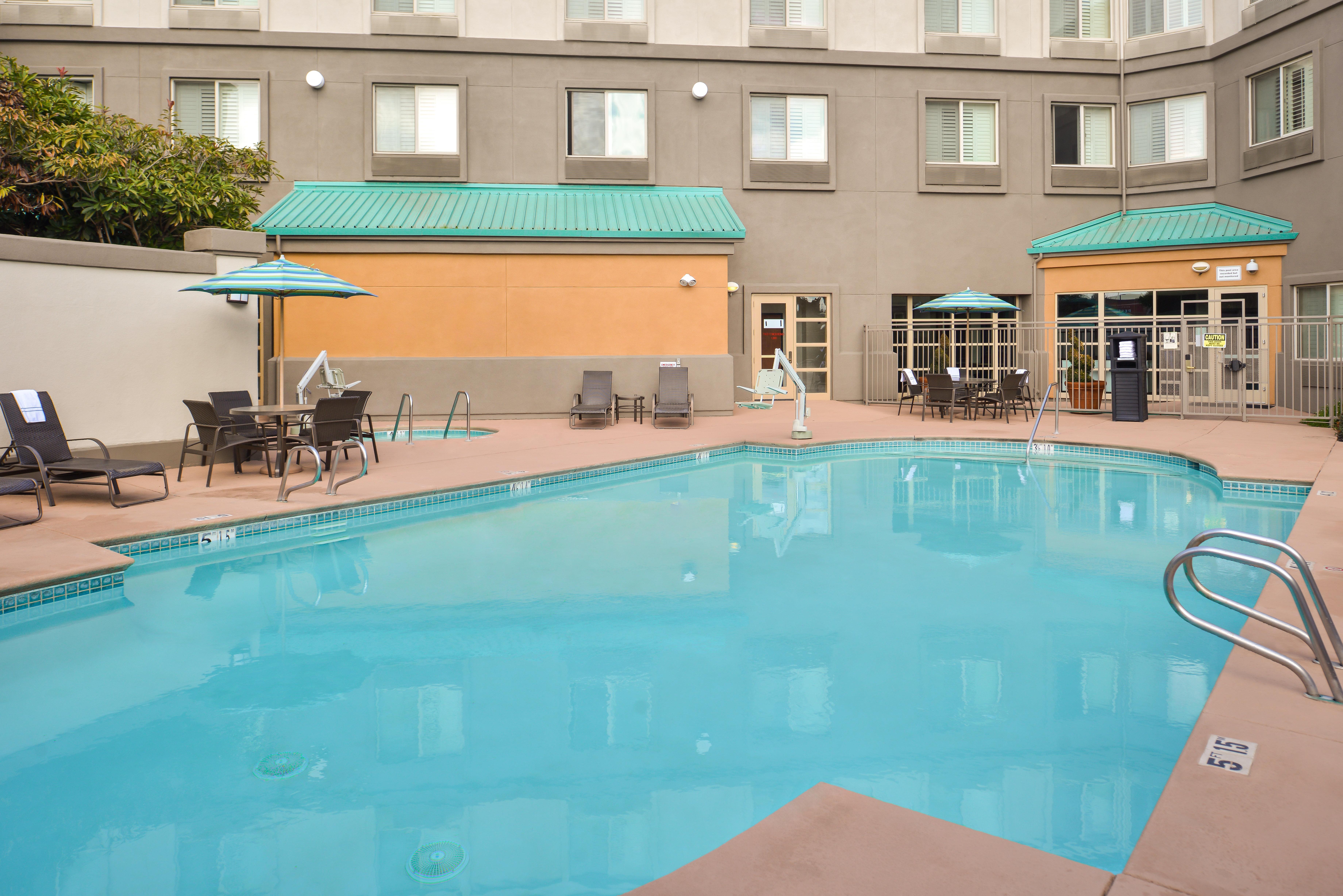 Holiday Inn Express & Suites Elk Grove Central - Hwy 99 By Ihg Eksteriør billede
