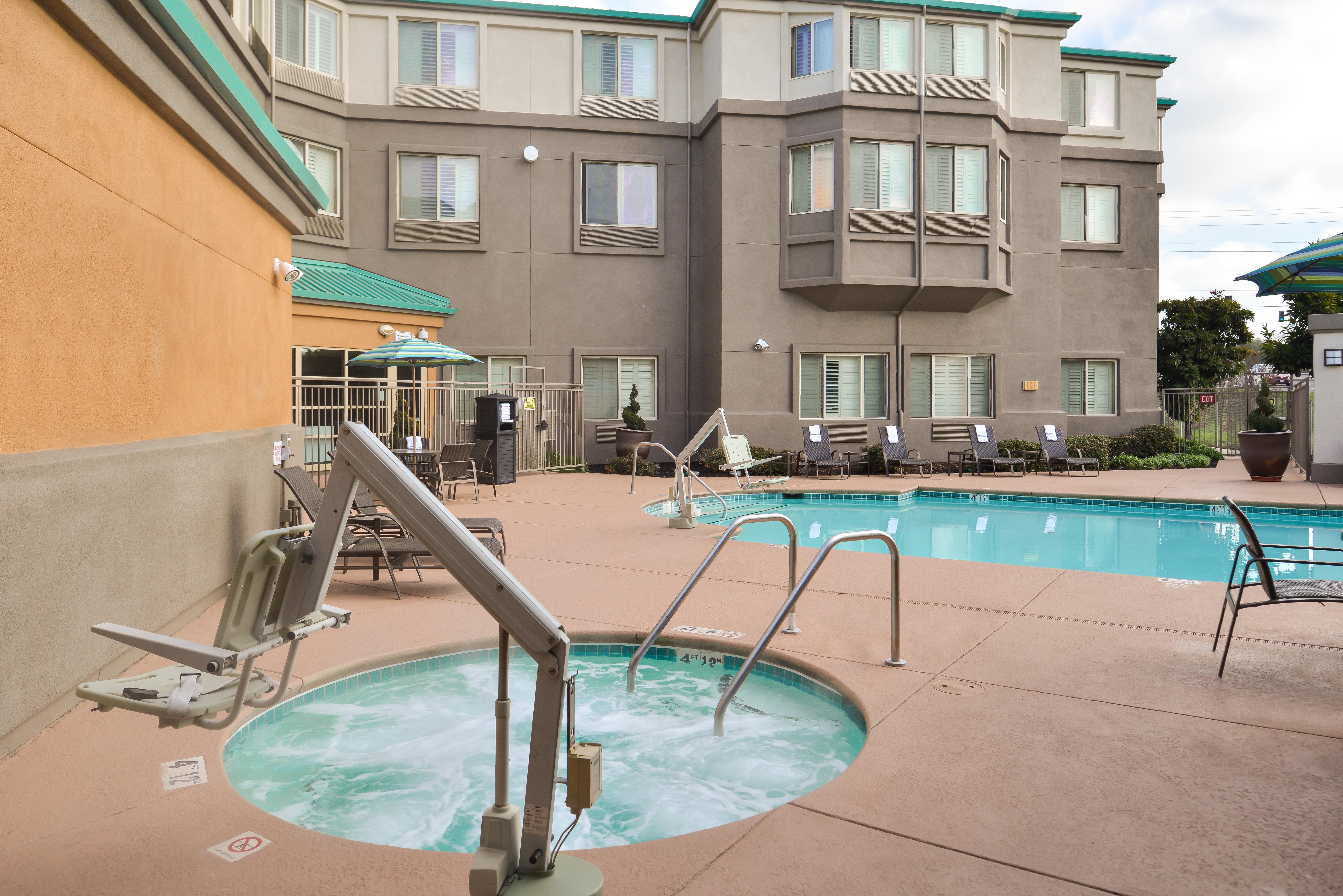 Holiday Inn Express & Suites Elk Grove Central - Hwy 99 By Ihg Eksteriør billede