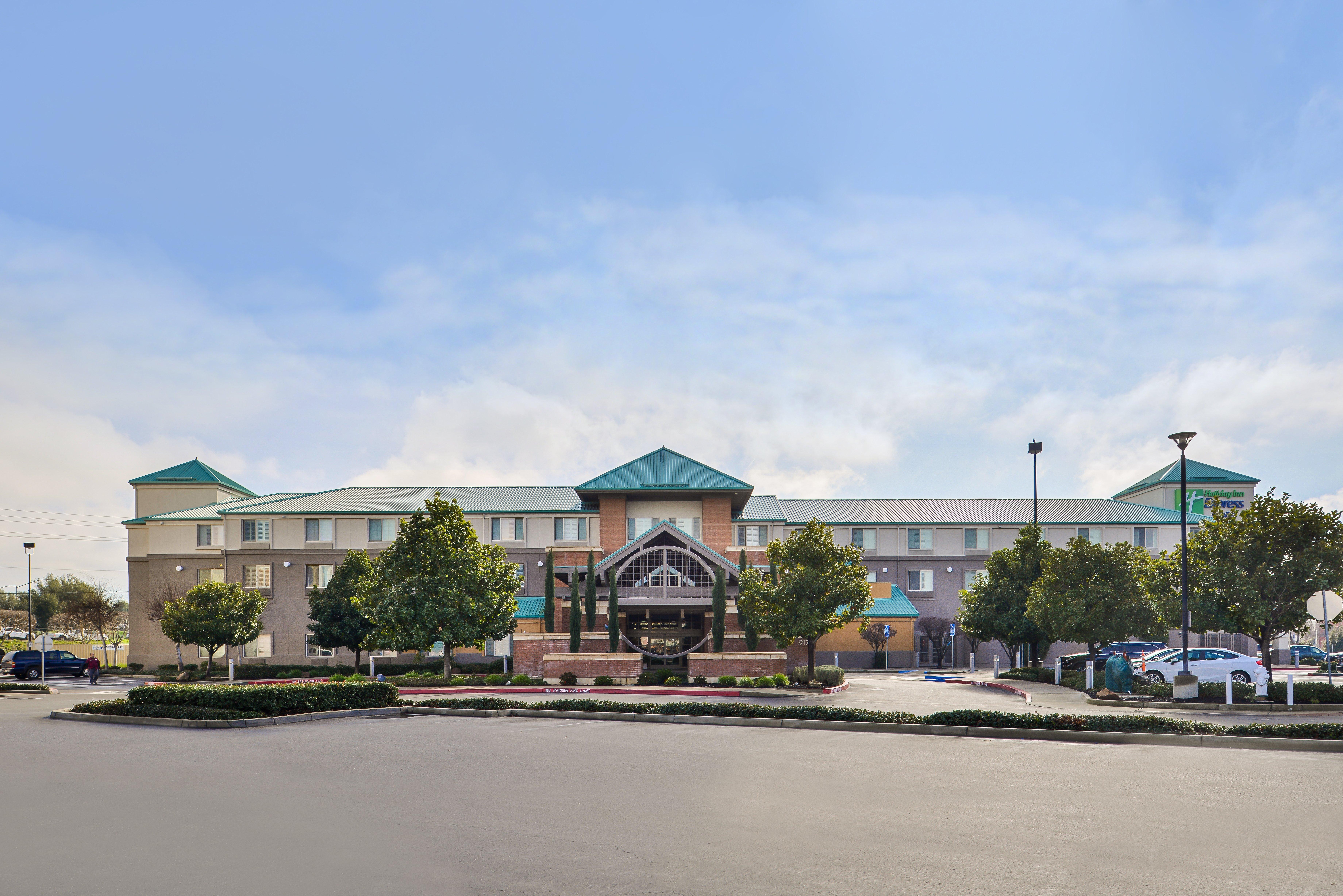 Holiday Inn Express & Suites Elk Grove Central - Hwy 99 By Ihg Eksteriør billede