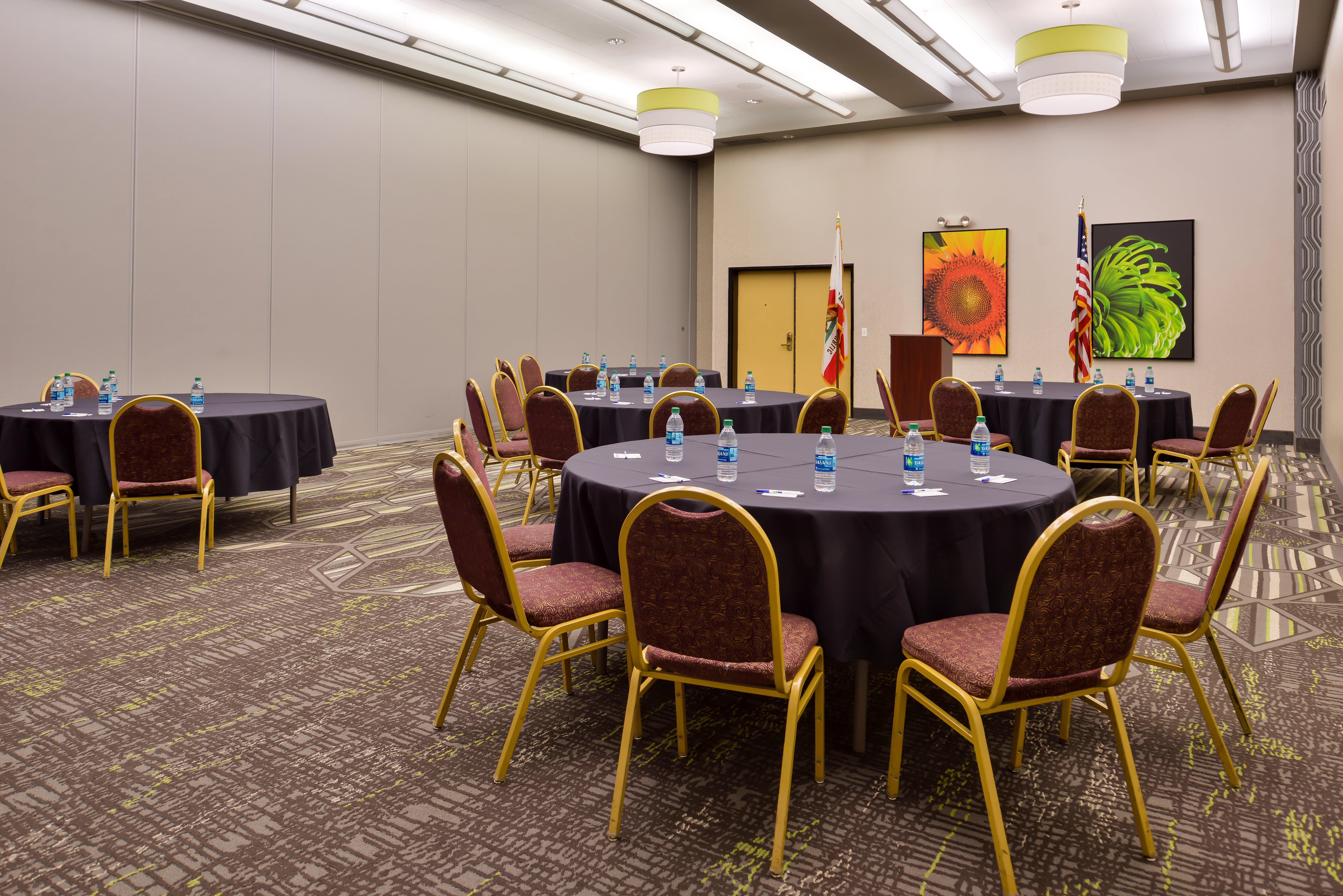 Holiday Inn Express & Suites Elk Grove Central - Hwy 99 By Ihg Eksteriør billede
